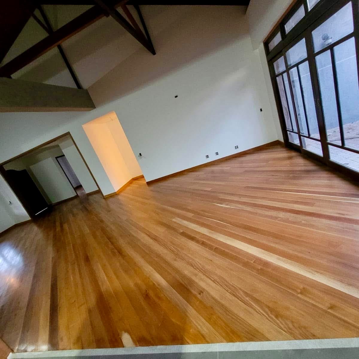 Lixamento de parquet e assoalho
